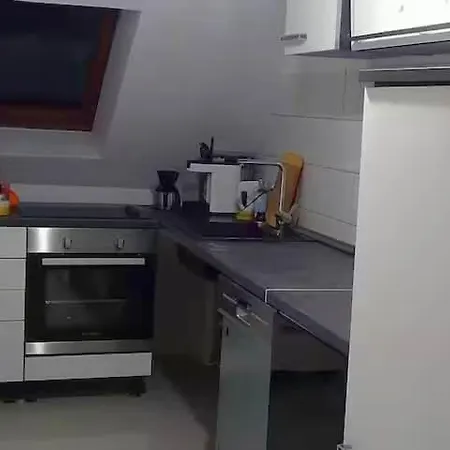 Dachgeschosswohnung In Historischem Monument Διαμέρισμα *