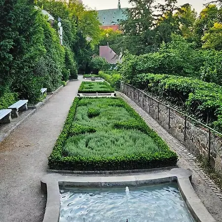 Dachgeschosswohnung In Historischem Monument